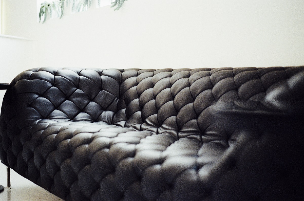 Bonded Leather Sofas vs. Genuine Leather | ServiceMaster Clean